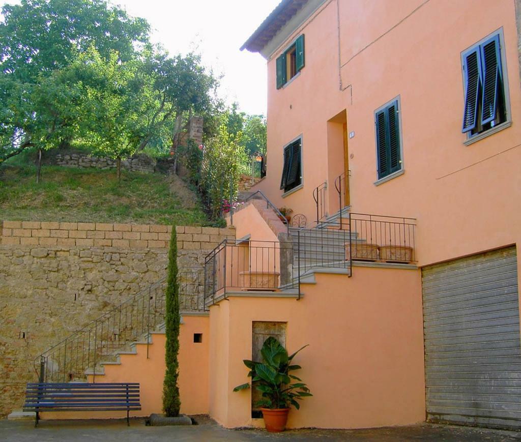 Appartamenti La Rocca Palaia Εξωτερικό φωτογραφία